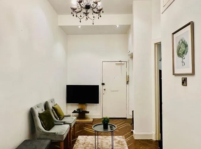 Stylish 1bhk Heart Of The דירה *