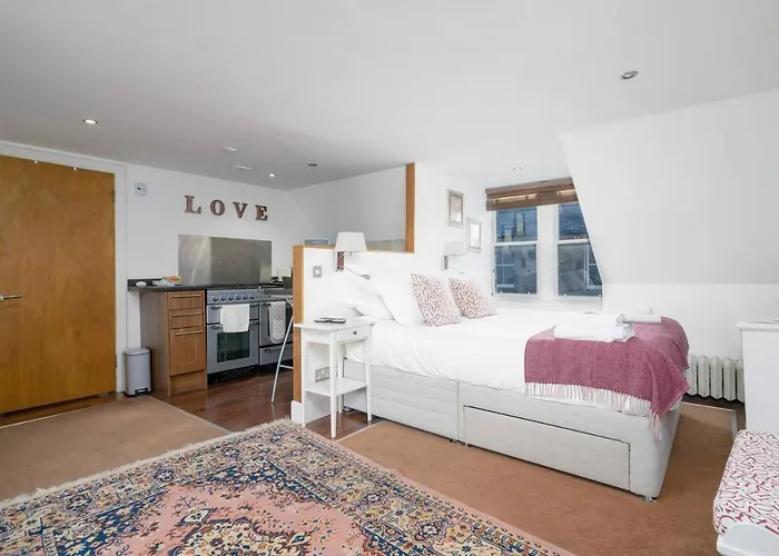 Cosy - Pass The Keys אדינבורו