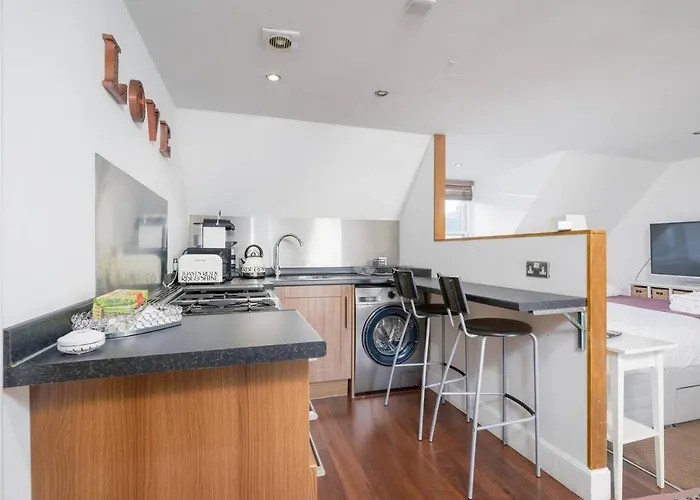 Cosy - Pass The Keys * Edinburgh