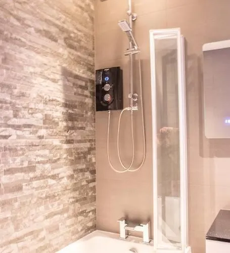 My Waterfront Apartment, Views Over Water Of Leith شقة