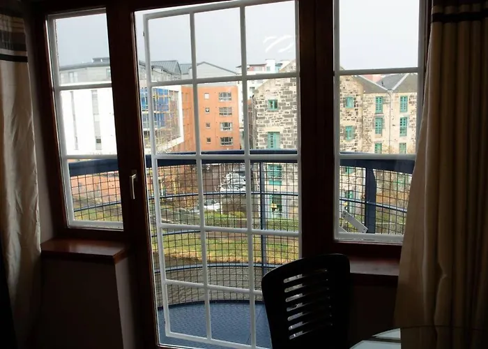 My Waterfront Apartment, Views Over Water Of Leith