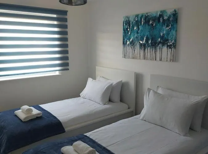 Holiday home Beautiful 4-bedroom House With Private Garden & Parking