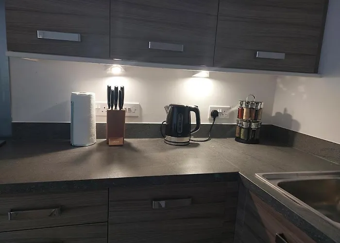 Beautiful 4-bedroom House With Private Garden & Parking Holiday home Edinburgh