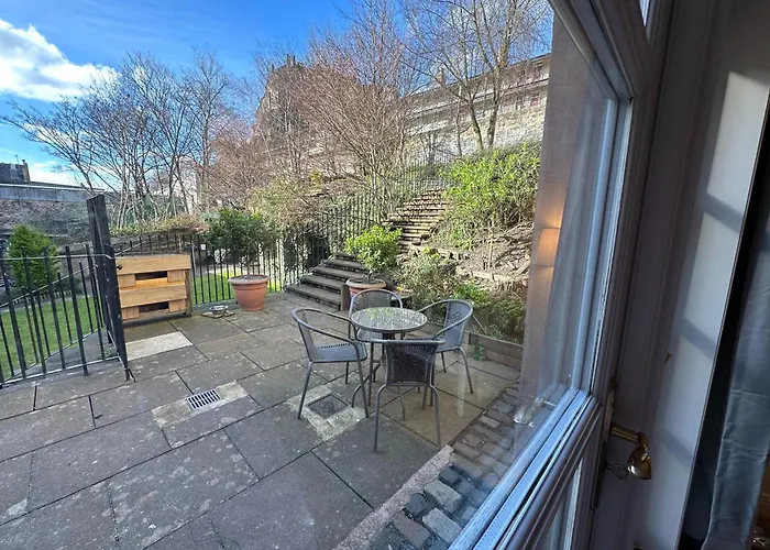 Castle Wynd Old Town *