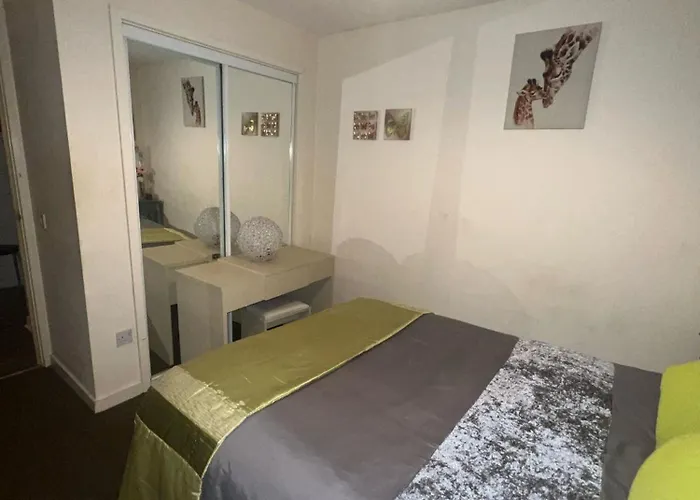 Lovely Double With Private Bathroom And Double With Shared Toilet & Parking Free Rum i privatbostad Edinburg