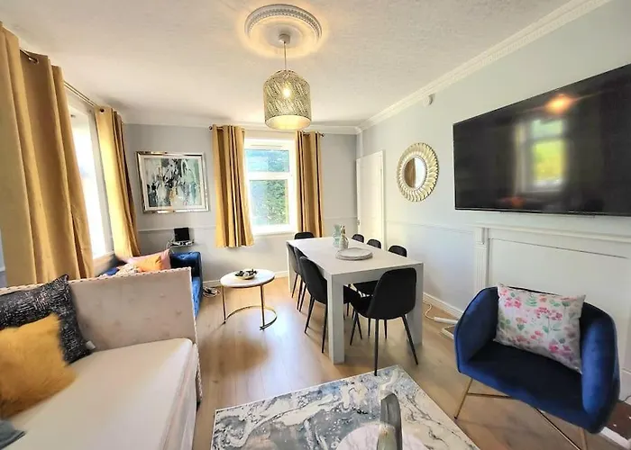 4 Bedrooms By Sensational Short Lets & Serviced Apartment *