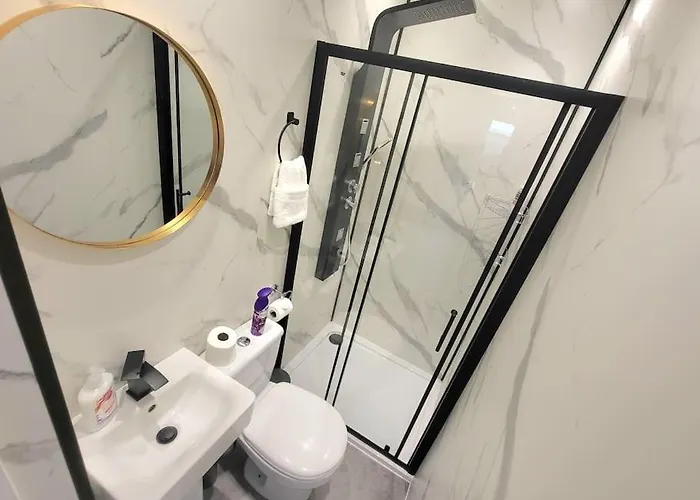 Apartment 4 Bedrooms By Sensational Short Lets & Serviced