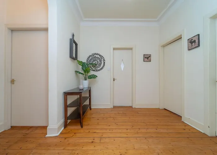 דירה Large Corner