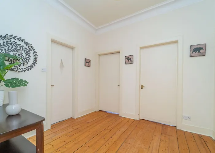 Large Corner אדינבורו