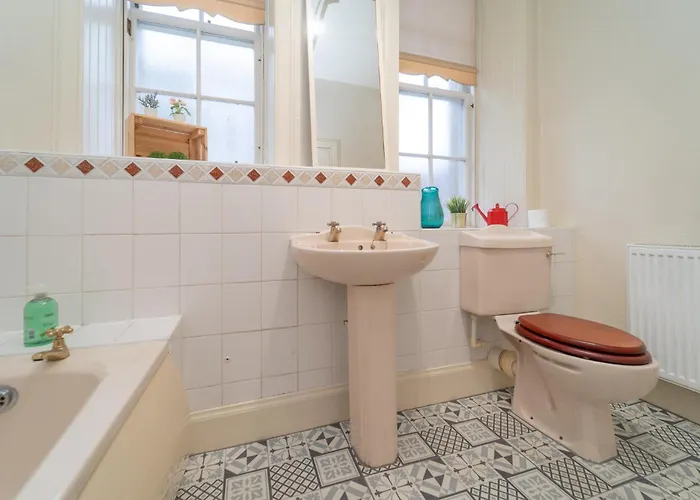 Large Corner אדינבורו