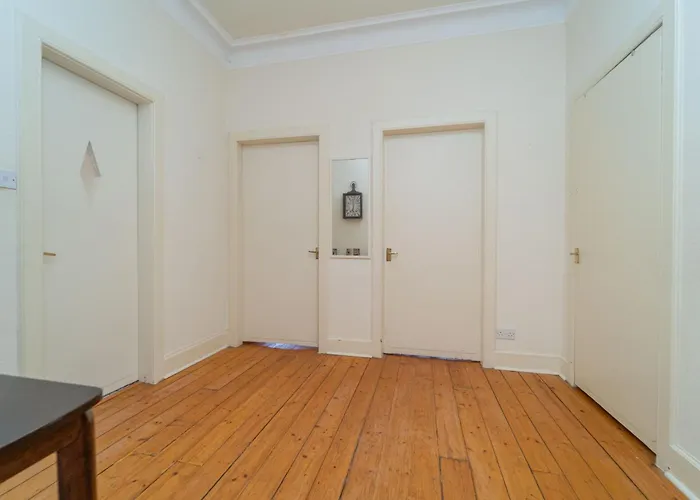 Large Corner * אדינבורו