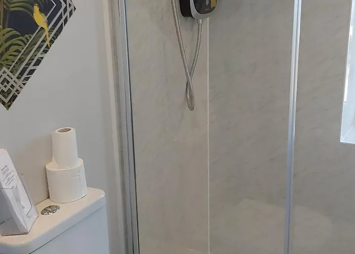 East Claremont Гостевой дом 4*