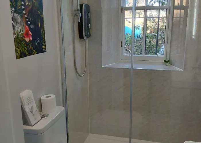 East Claremont Гостевой дом 4*