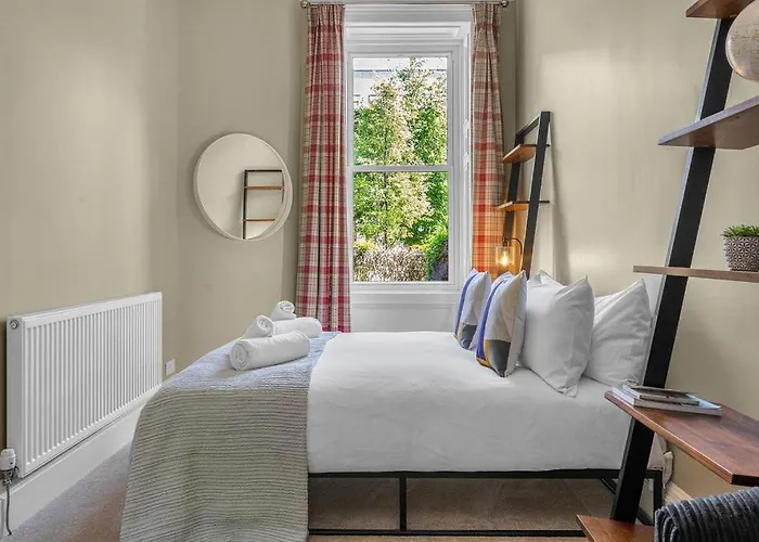 Elegant 2bed-central -by Homes Apartment