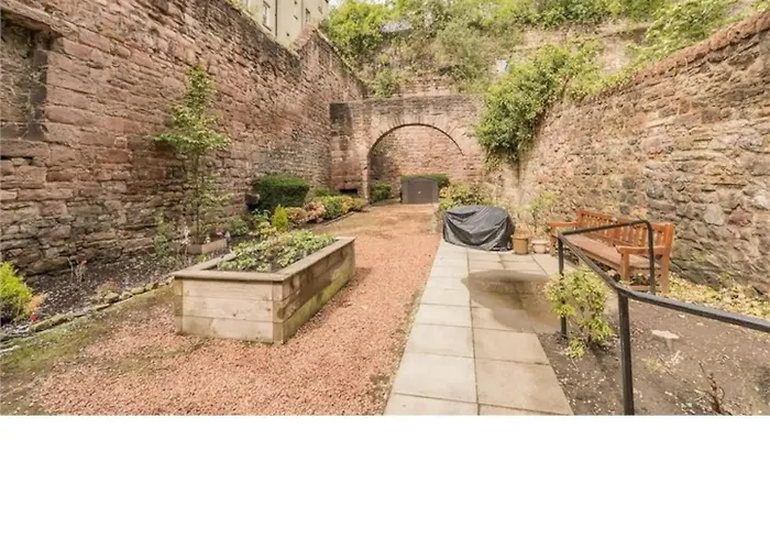 3 Bedrooms Flat In Old Town Sleeps 6 אדינבורו