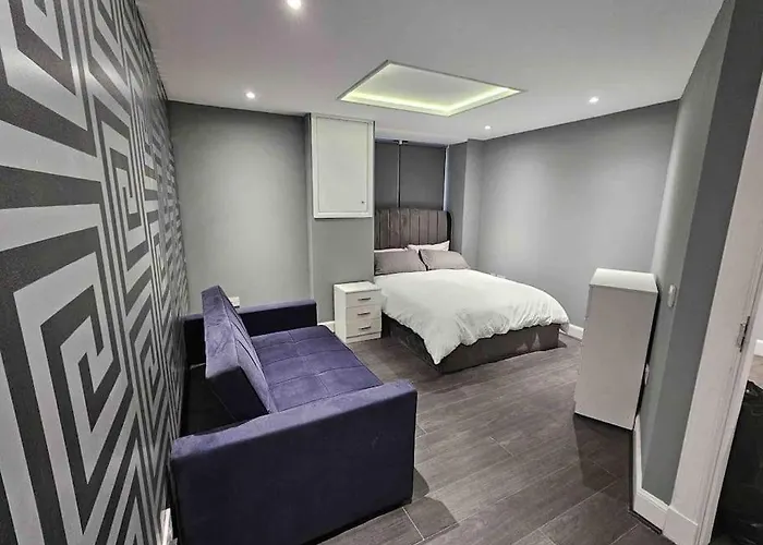 Murrayfield Stadium Basement ,murieston -3 Bed 3 Bath