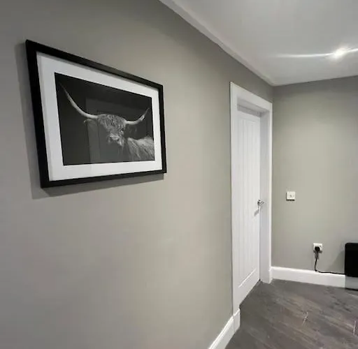 Murrayfield Stadium Basement ,murieston -3 Bed 3 Bath אדינבורו