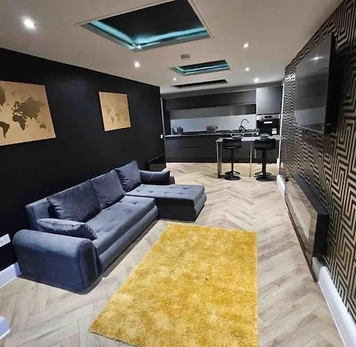 Murrayfield Stadium Basement ,murieston -3 Bed 3 Bath אדינבורו