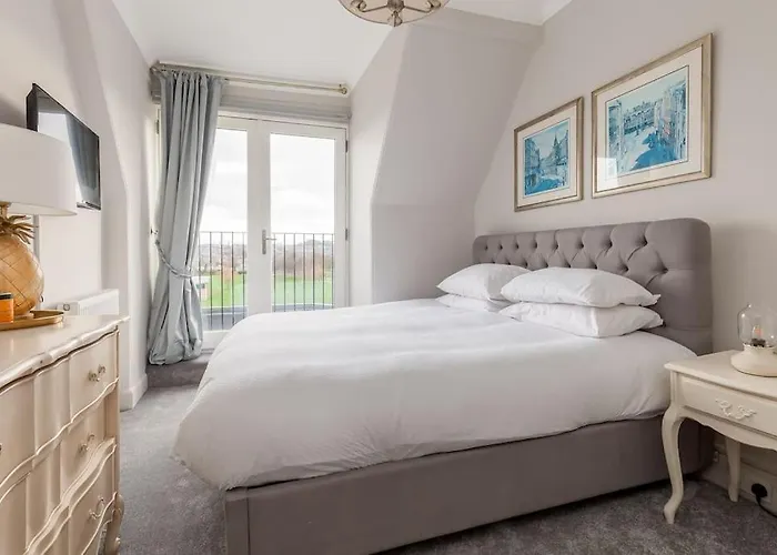 Beautiful Victorian Close To The Botanical Gardens, Free Parking!