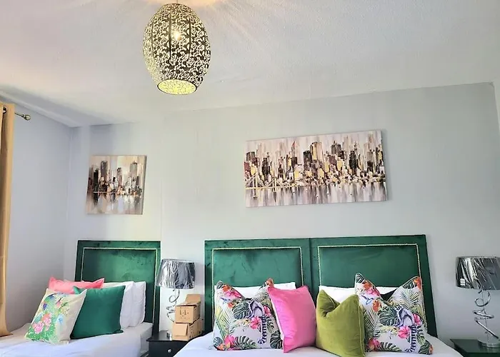 Apartment 4 Bedrooms By Sensational Short Lets & Serviced