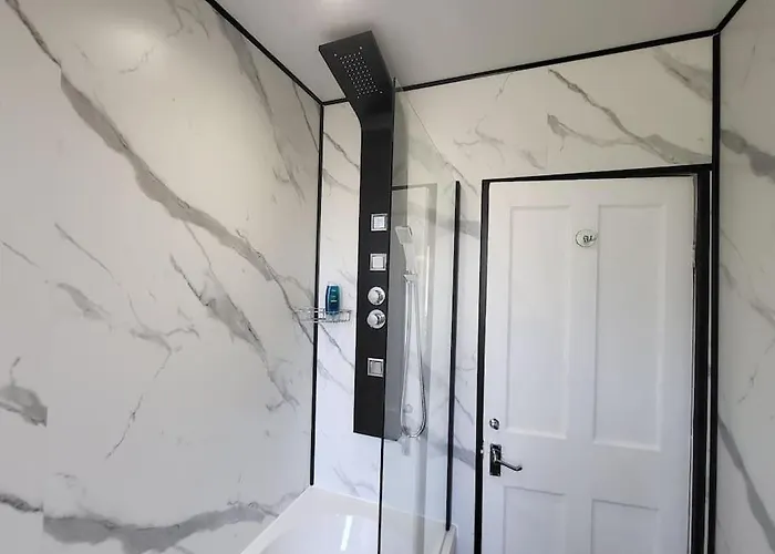 Apartment 4 Bedrooms By Sensational Short Lets & Serviced