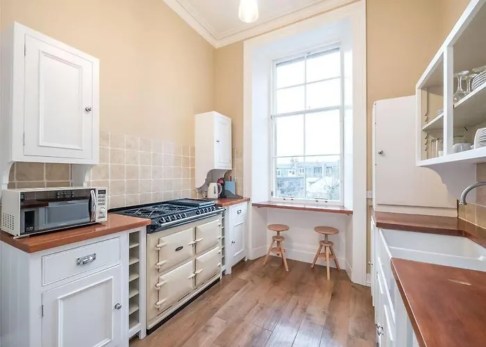 Beautiful & Bright 2 Bed Flat Murrayfield