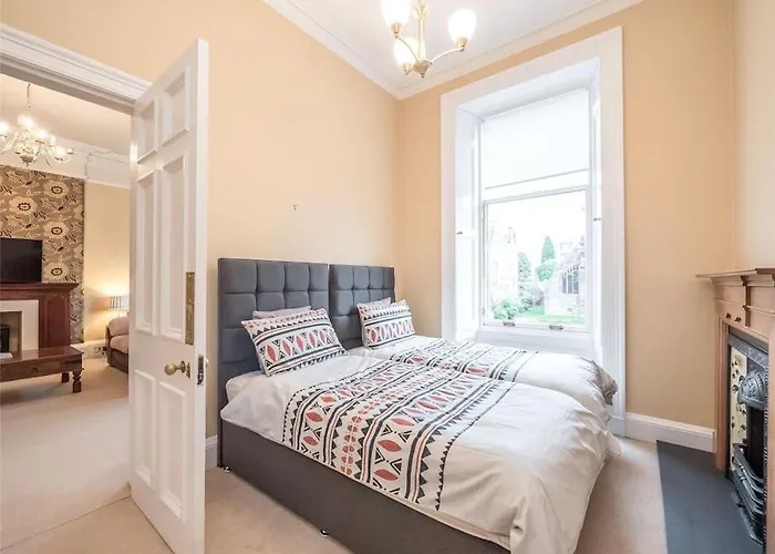 Beautiful & Bright 2 Bed Flat Murrayfield Apartment *