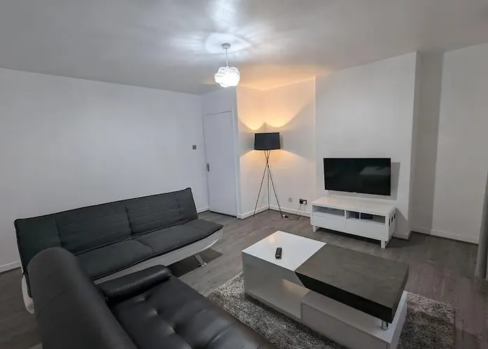 3 Bedroom Sleeps 8
