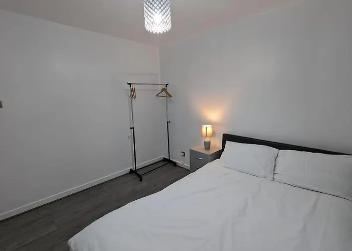 Apartment 3 Bedroom Sleeps 8 Edinburgh