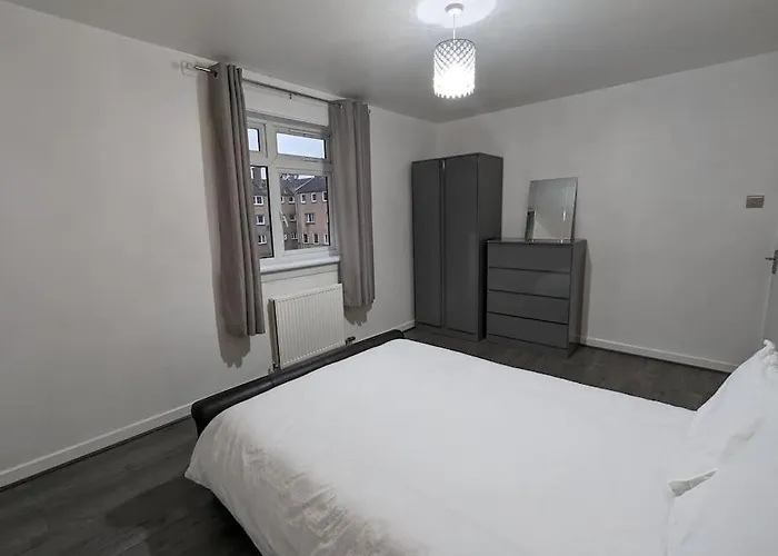 3 Bedroom Sleeps 8 * Edinburgh