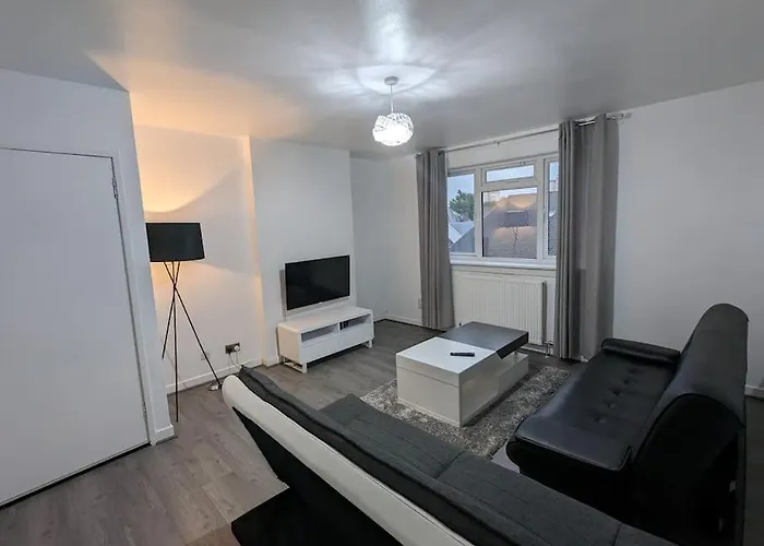 3 Bedroom Sleeps 8