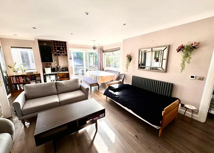 Immanuel House - Modern Luxury Victorian 1872 - Free Parking & Superfast Fibre Optic Wifi Apartment