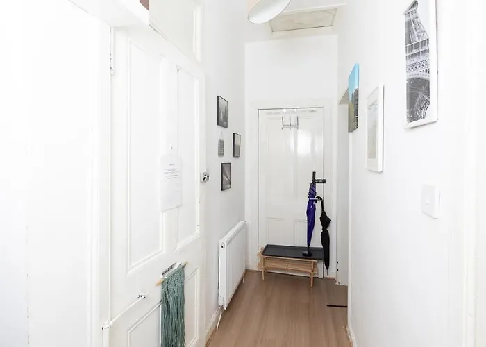 Desirable By The Centre Apartment