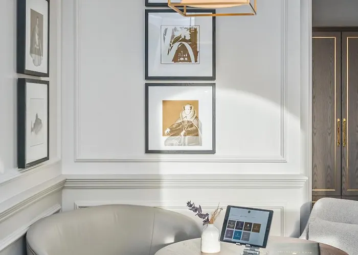 Righ Residences - George Street Aparthotel