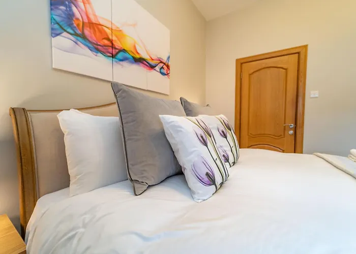 Spacious 3 Bed Townhouse With Parking إدنبرة