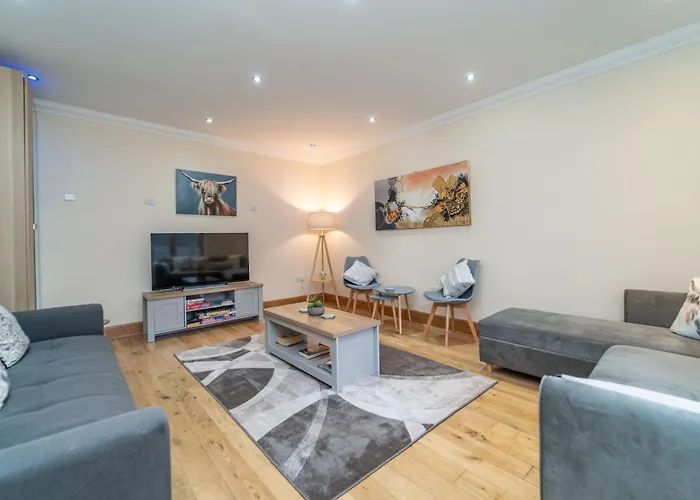 Spacious 3 Bed Townhouse With Parking شقة إدنبرة