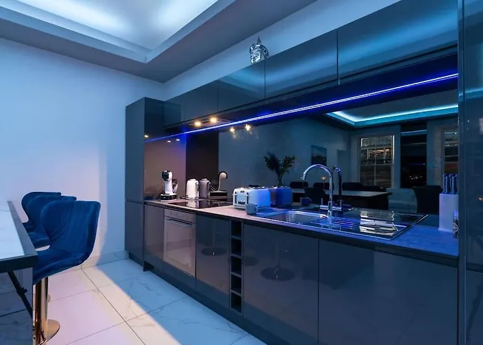 Apartment Spacious Modern Centre Castle Views Edinburgh