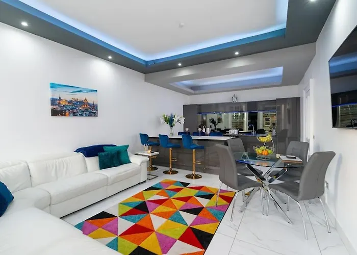 Apartment Spacious Modern Centre Castle Views