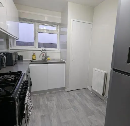 3 Bedroom Sleeps 8 Apartment Edinburgh