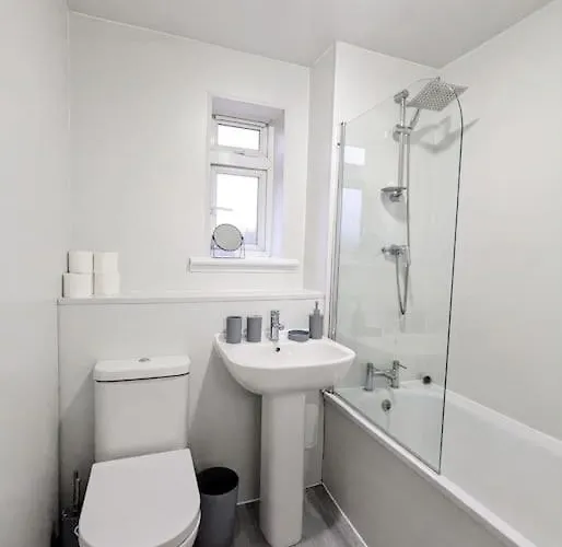 3 Bedroom Sleeps 8 * Edinburgh