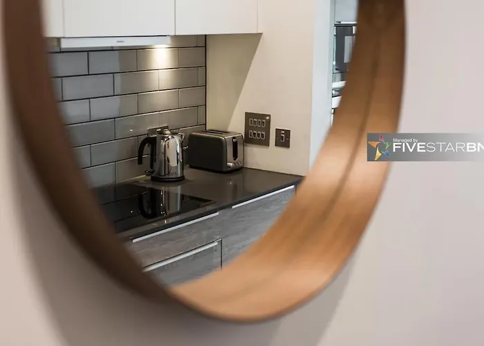 Cool Urban With Stunning Castle Views Appartamento