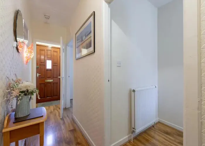 Spacious Murrayfield Flat - Pass The Keys *