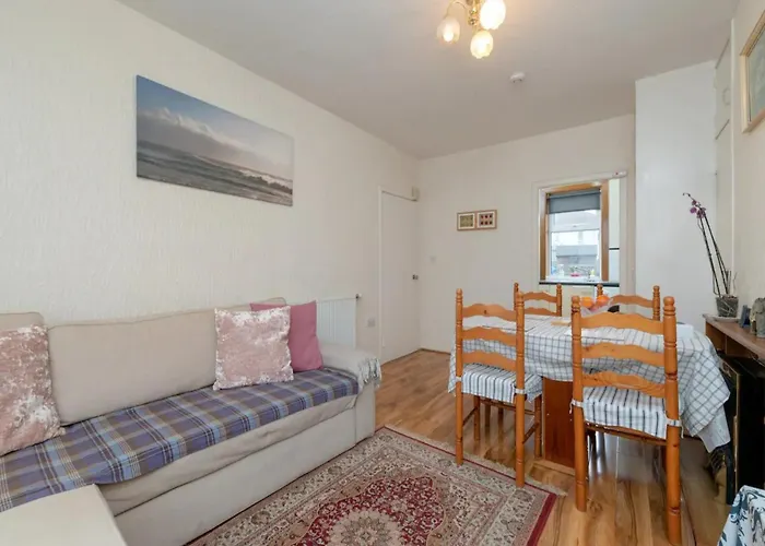 Spacious Murrayfield Flat - Pass The Keys *