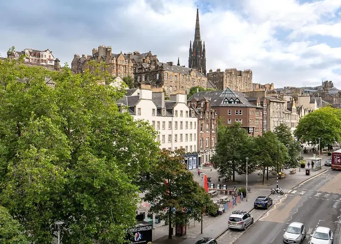 3 Bedrooms Flat In Old Town Sleeps 6 דירה אדינבורו