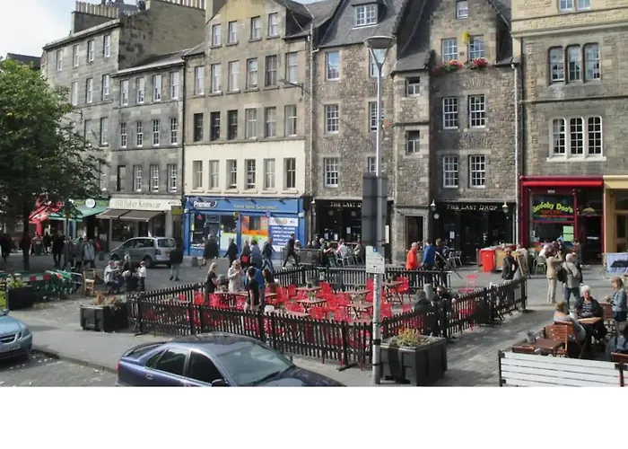 3 Bedrooms Flat In Old Town Sleeps 6 אדינבורו