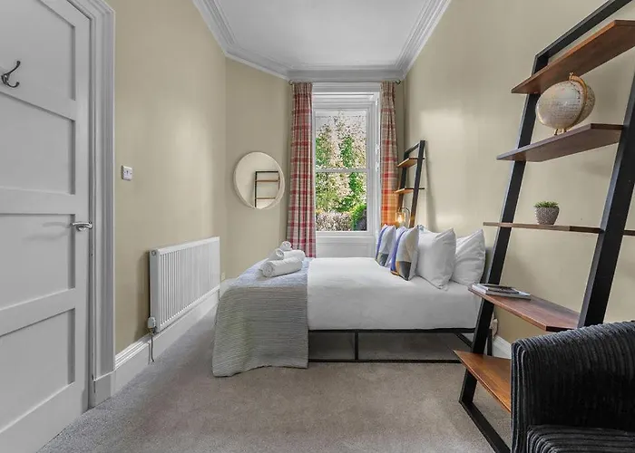 Elegant 2bed-central -by Homes Apartment