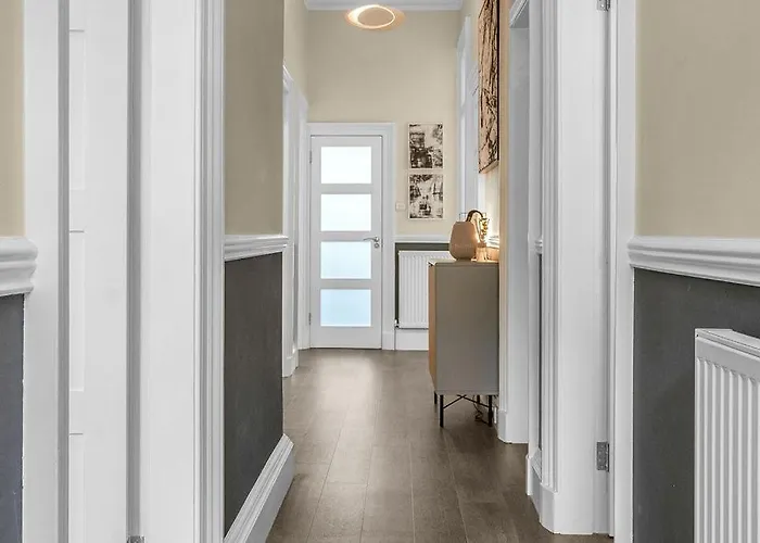 Elegant 2bed-central -by Homes *