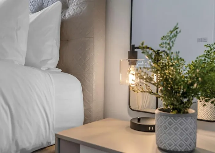 Elegant 2bed-central -by Homes Apartment Edinburgh