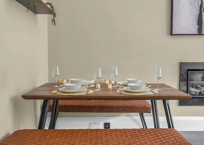 Elegant 2bed-central -by Homes Edinburgh