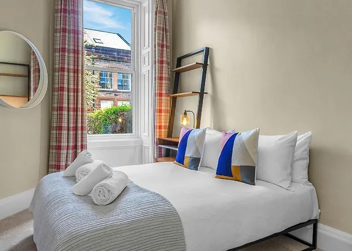 Elegant 2bed-central -by Homes Edinburgh
